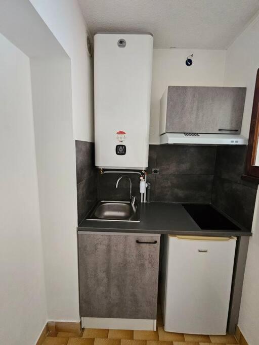 Studio Cabine Clim Wifi Parking Draps - 1 Etoile - Self Check-In Possible ラ・グランド・モット エクステリア 写真